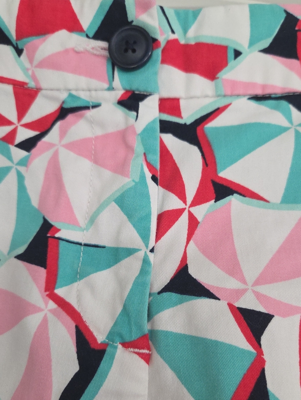 Adorable Crown & Ivy Shorts With A Fun Beach Umbrella Pattern. Great Condition🏖 - Picture 3 of 9